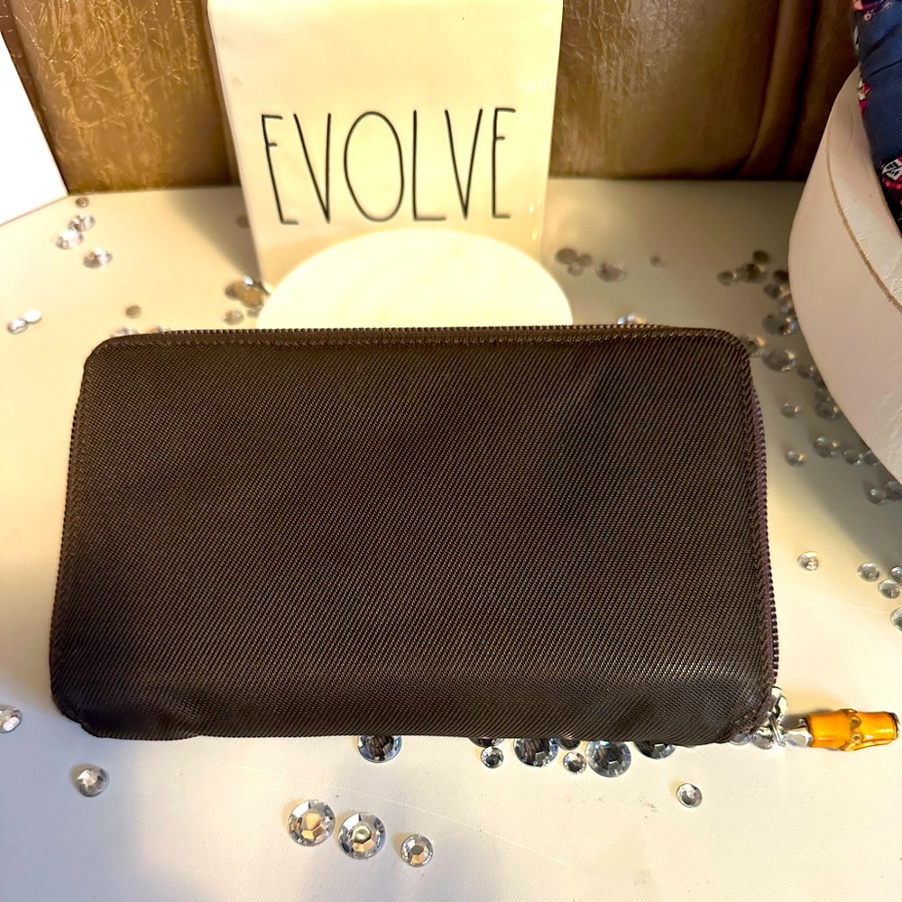 Gucci vintage bamboo zip around canvas patent leather long wallet. In brown.